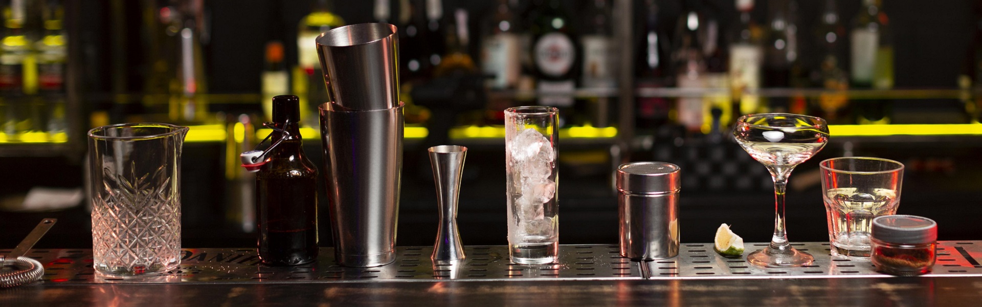 Monthly car rental Dubai | Barska oprema