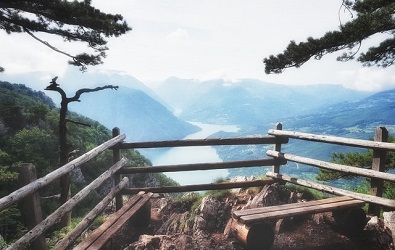 Monthly car rental Dubai | Best of Serbia