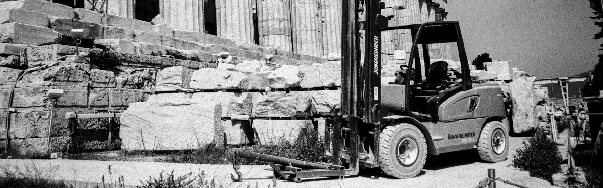 Monthly car rental Dubai |  Viljuškari Srbija